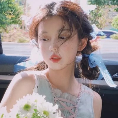 九顶假发的女孩